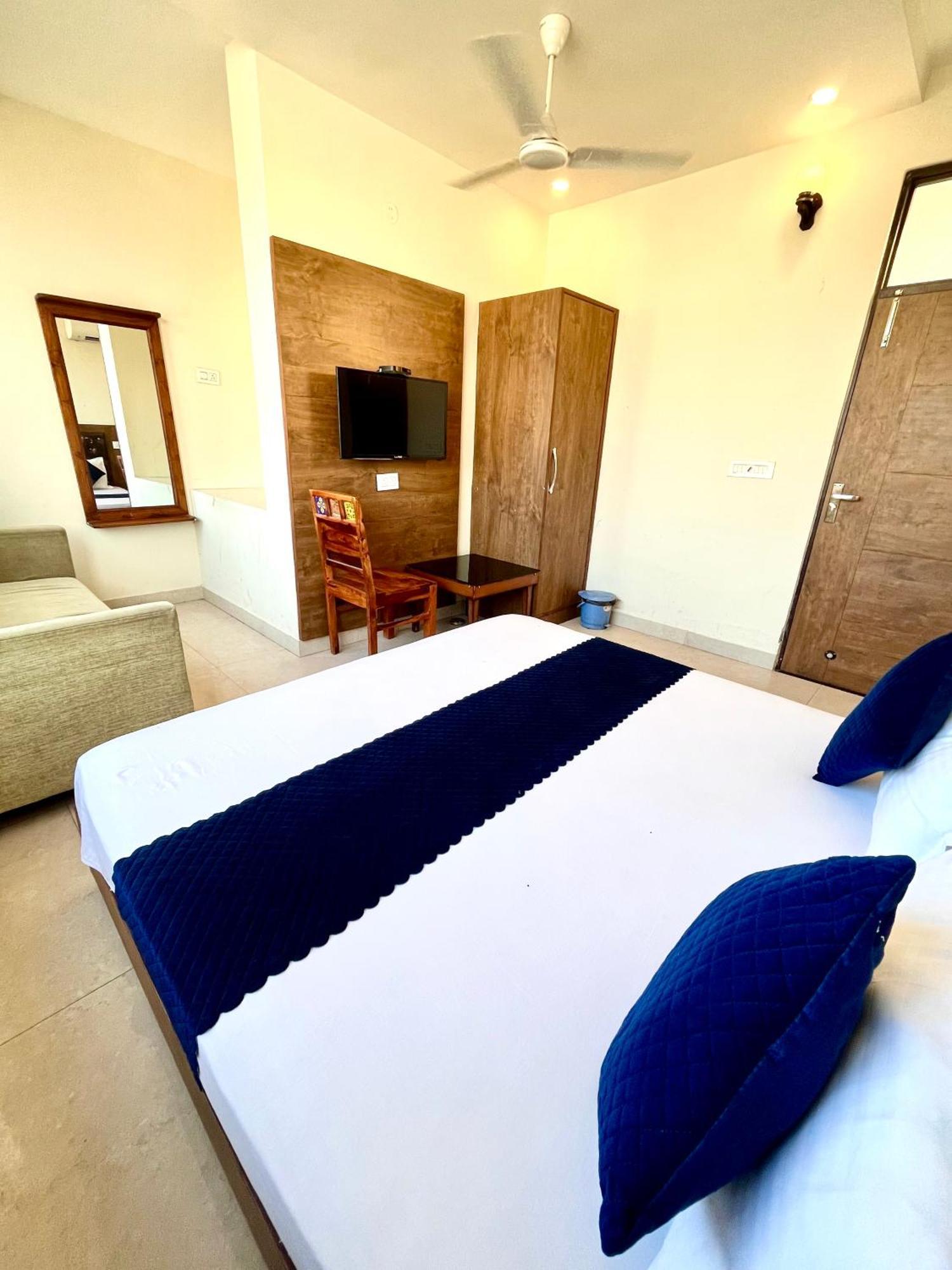 Hotel Woodcrest By Sidham Group !! Comfortable And Peaceful Stay !! Top Rated !! Preferred Hotel Chain Zirakpur Esterno foto